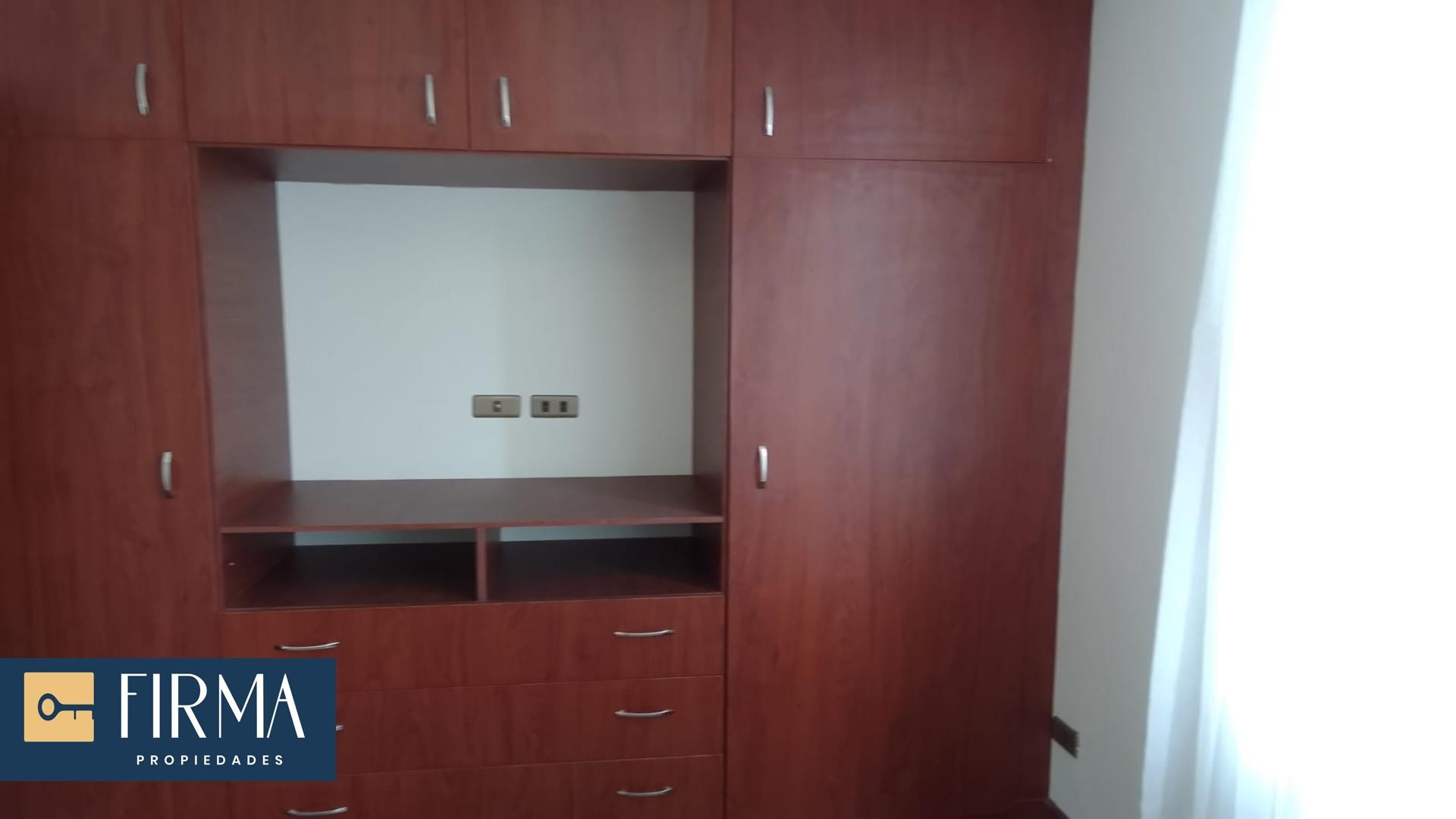 Departamento en Los Pinos en La Paz 3 dormitorios 4 baños 1 parqueos Foto 9