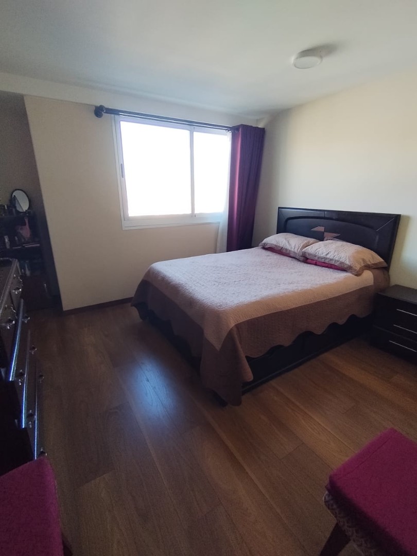 Departamento en San Jorge en La Paz 3 dormitorios 3 baños  Foto 5