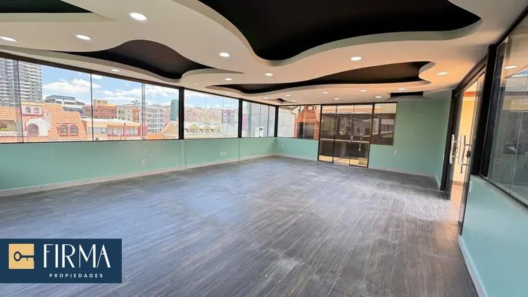 Casa en Achumani en La Paz 4 dormitorios 6 baños 3 parqueos Foto 2