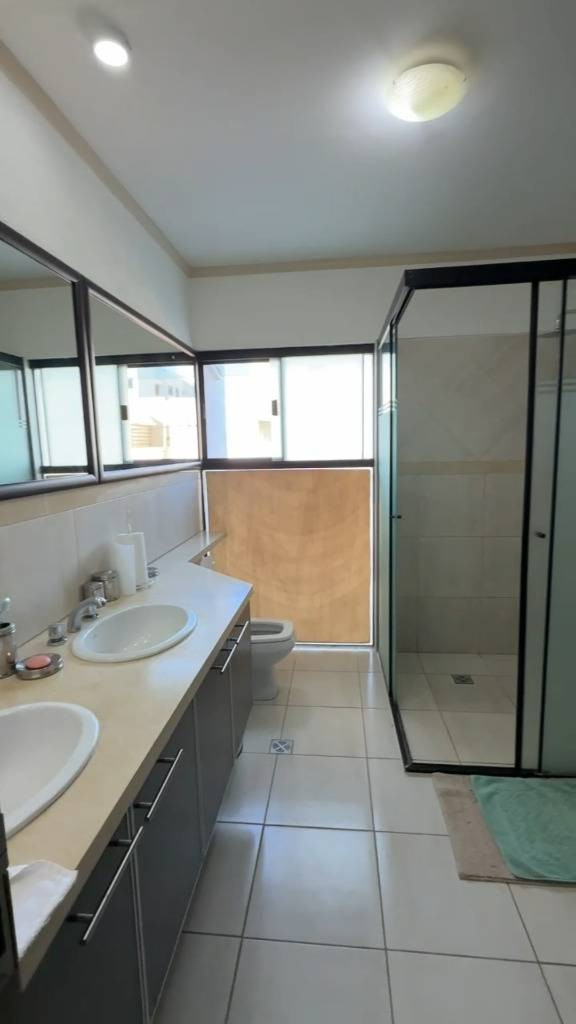 Casa en Entre 4to y 5to anillo Oeste en Santa Cruz de la Sierra 4 dormitorios 6 baños 2 parqueos Foto 11