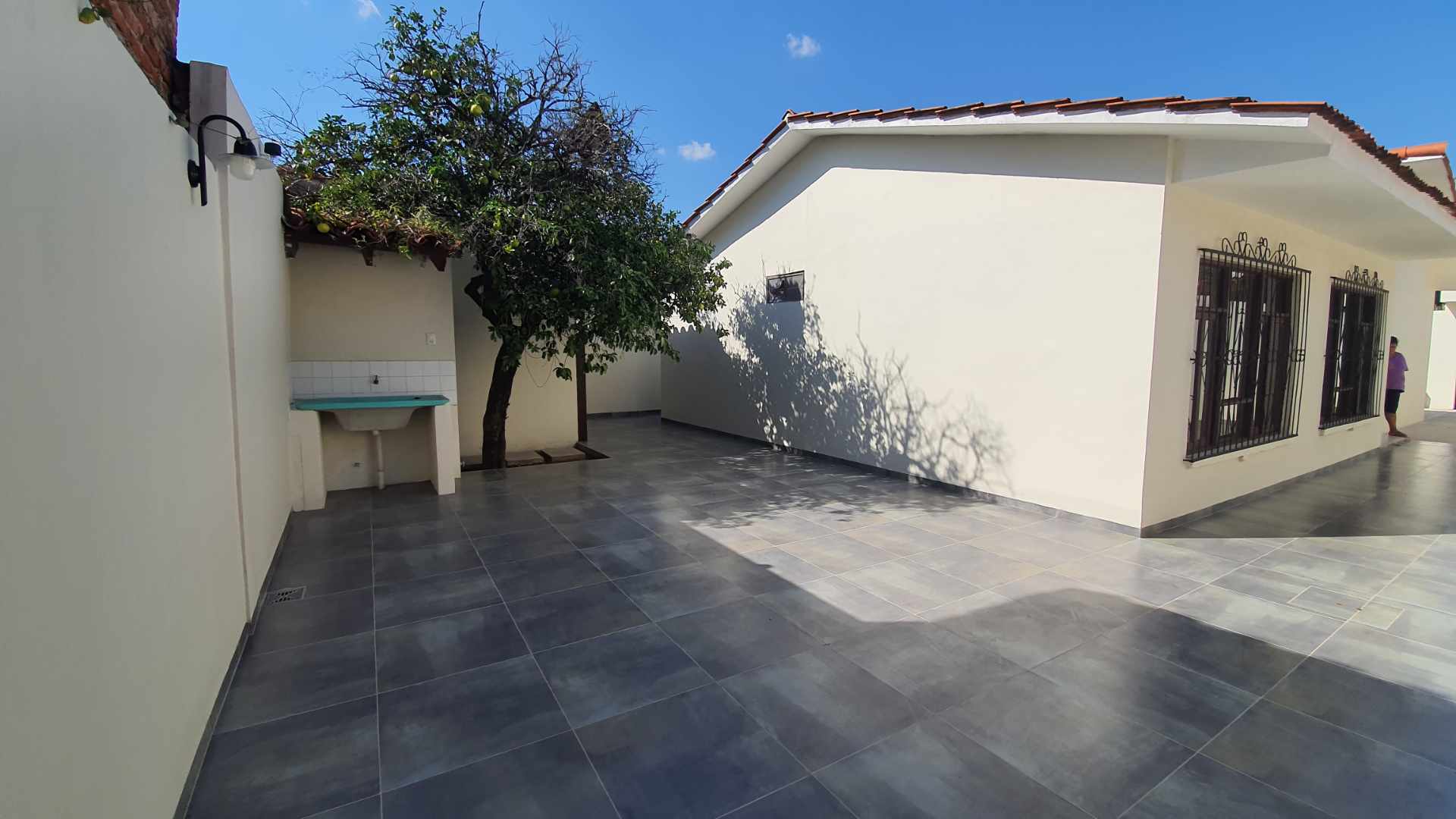 Casa en Entre 3er y 4to anillo Norte en Santa Cruz de la Sierra 4 dormitorios 3 baños 2 parqueos Foto 4