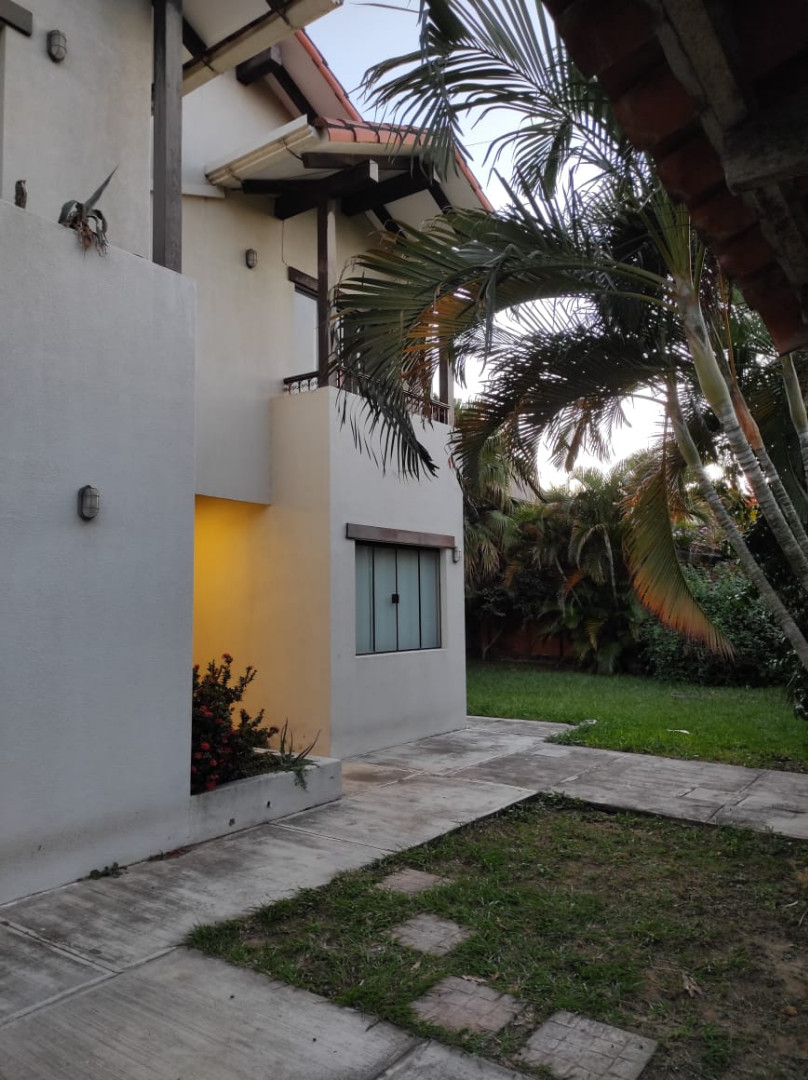 Casa en Entre 2do y 3er anillo Norte en Santa Cruz de la Sierra 3 dormitorios 3 baños 2 parqueos Foto 1