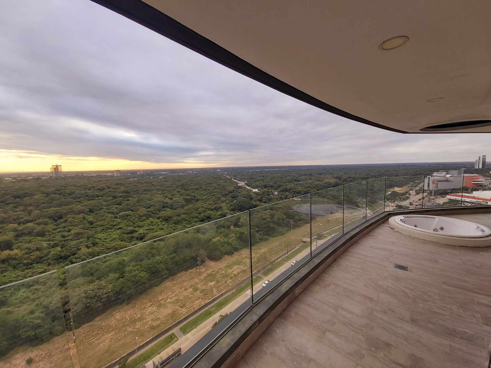 Departamento en VentaCONDOMINIO LA RIVIERA & BEAUTY PLAZA (EQUIPETROL) 3 dormitorios 3 baños 1 parqueos Foto 2