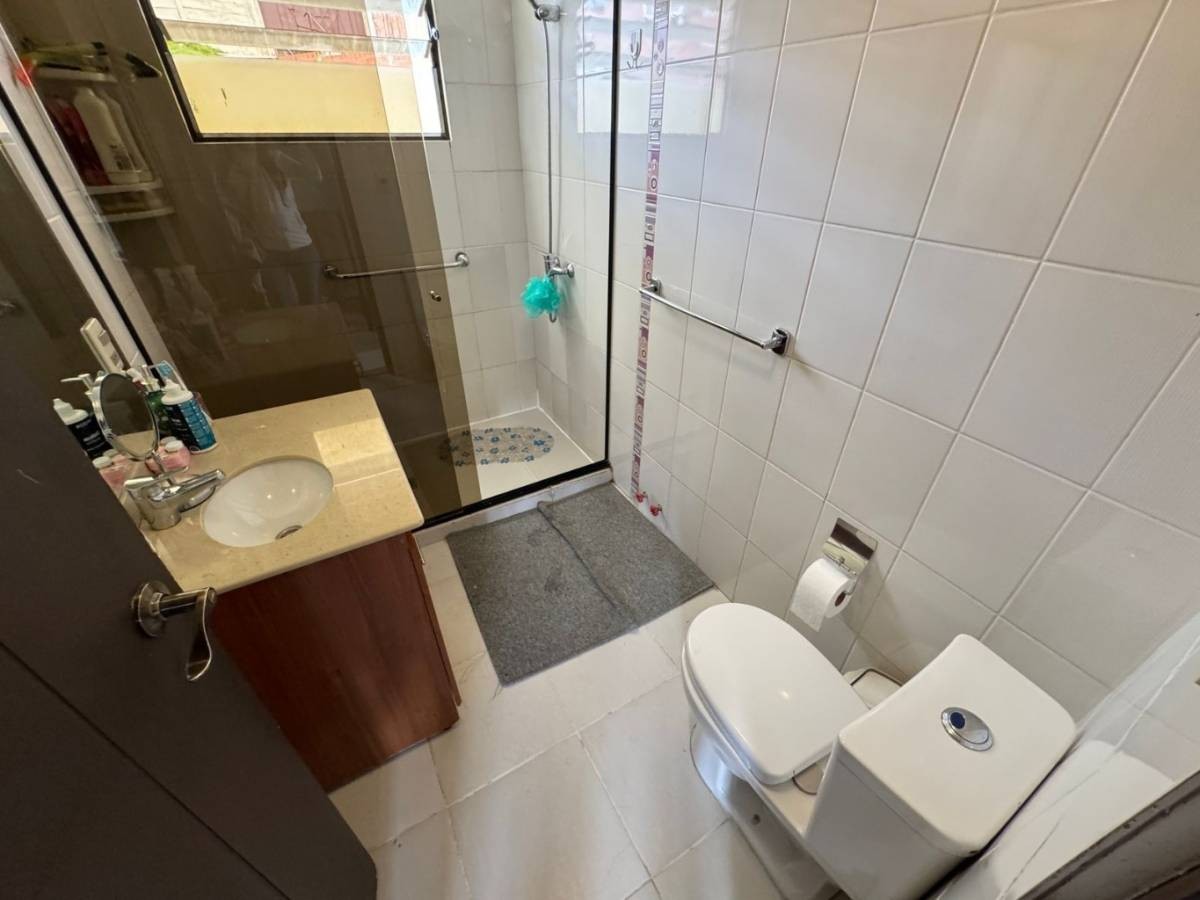 Casa en VentaACHUMANI URB. LOS ROSALES 4 dormitorios 4 baños 3 parqueos Foto 7
