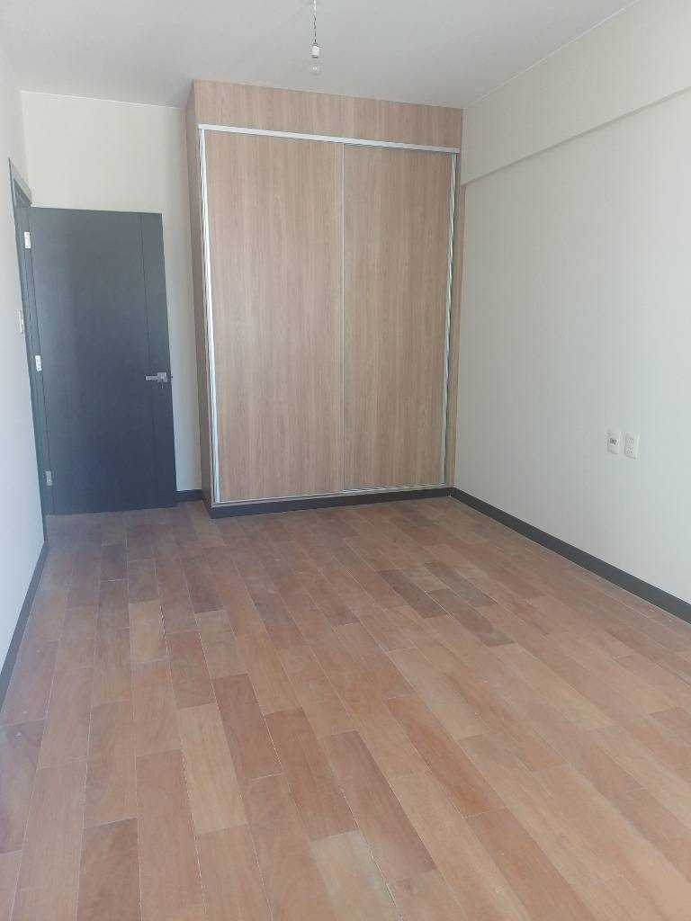Departamento en VentaOBRAJES, AV. HERNANDO SILES 1 dormitorios 1 baños  Foto 5