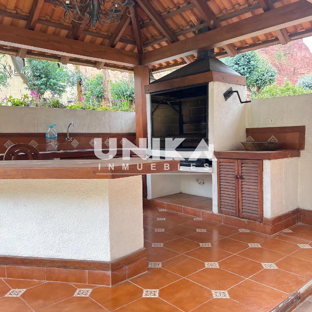 Casa en Alquiler☀️🏡 HERMOSA CASA CON JARDÍN EN ALQUILER AMOBLADA Y EQUIPADA 4 dormitorios 6 baños 3 parqueos Foto 24