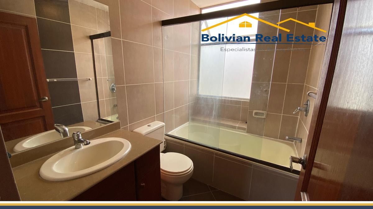 Departamento en AlquilerACHUMANI CALLE 14, BONITO DEPARTAMENTO EN ALQUILER  3 dormitorios 3 baños 2 parqueos Foto 11