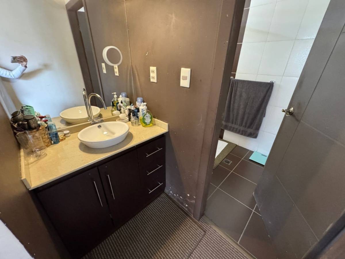Casa en VentaACHUMANI URB. LOS ROSALES 4 dormitorios 4 baños 3 parqueos Foto 9