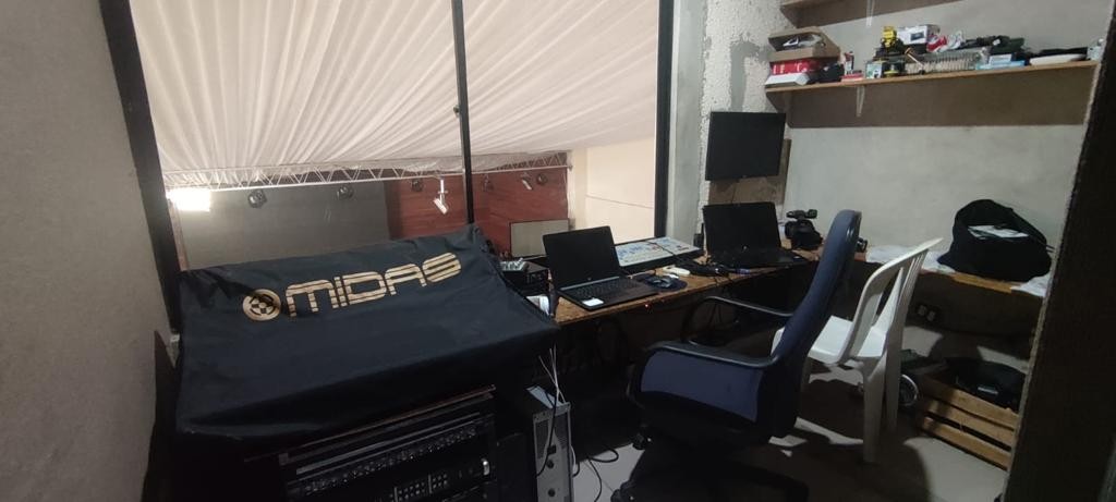 Local comercial en Entre 4to y 5to anillo Norte en Santa Cruz de la Sierra  4 baños  Foto 7