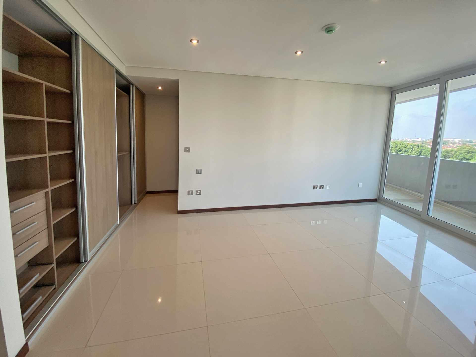 Departamento en Entre 2do y 3er anillo Oeste en Santa Cruz de la Sierra 3 dormitorios 3 baños 1 parqueos Foto 8