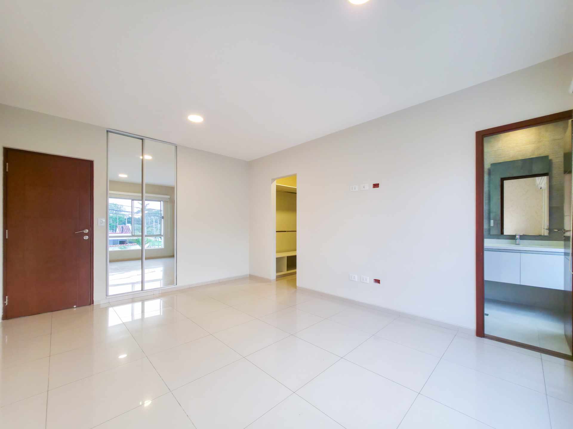 Casa en VentaAv Pirai 6to anillo Condominio Palma mallorca 4 dormitorios 4 baños 4 parqueos Foto 9