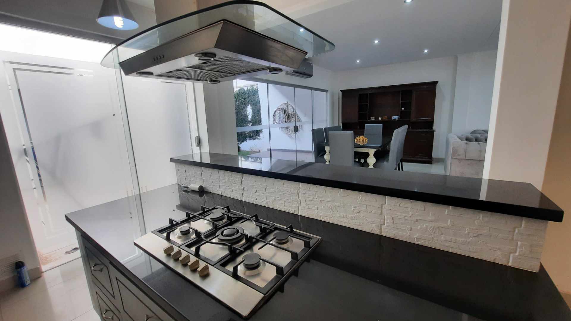 Casa en Entre 4to y 5to anillo Oeste en Santa Cruz de la Sierra 3 dormitorios 3 baños 2 parqueos Foto 9