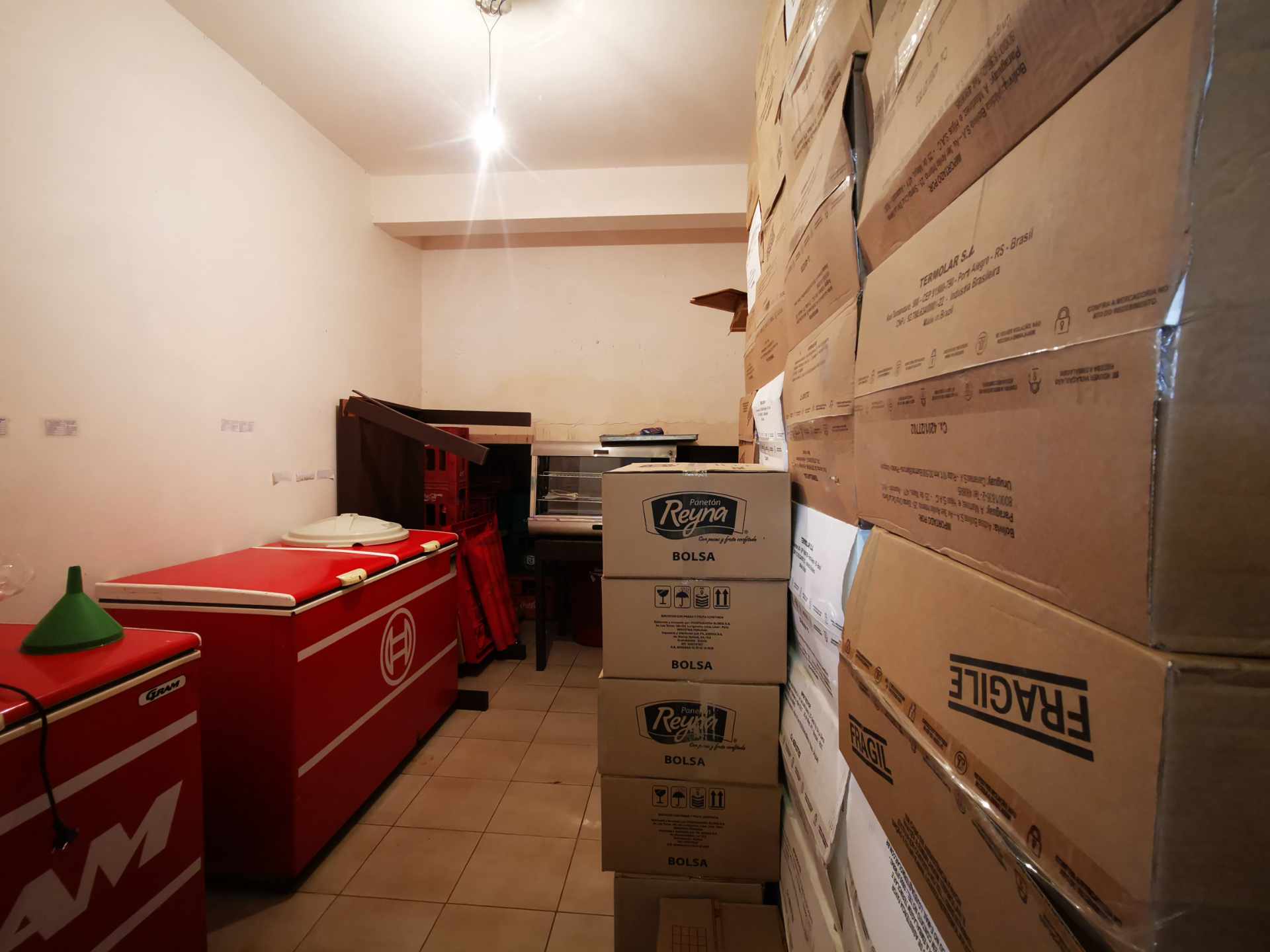 Local comercial en AnticréticoCalle Las Vertientes - a 30 metros de la Av. Chiquicollo  2 baños  Foto 16