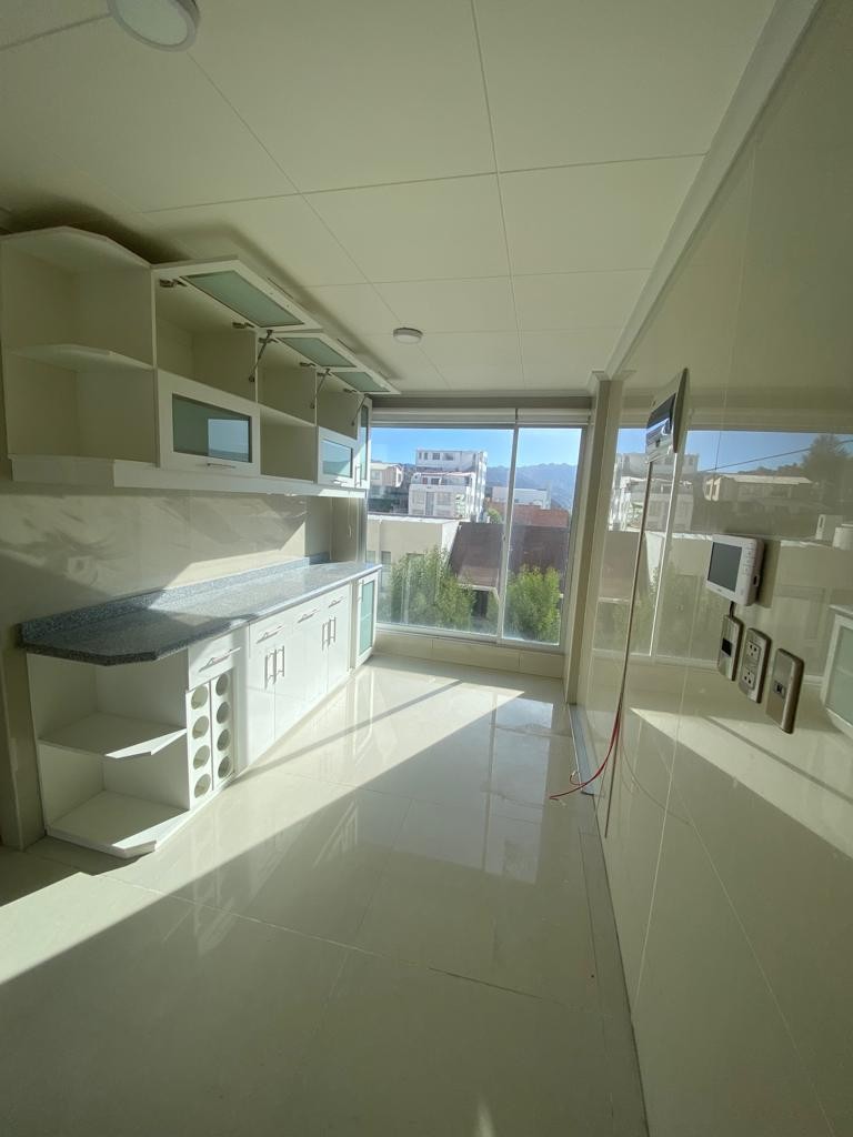 Departamento en Auquisamaña en La Paz 3 dormitorios 5 baños 1 parqueos Foto 7