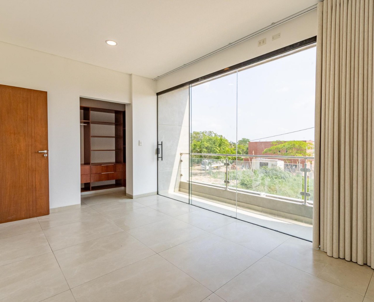 Casa en Venta(TC 7) Urubo, a 3 min. del puente. Condominio Cerrado  Foto 9
