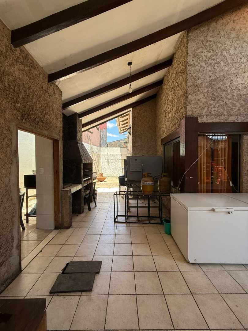 Casa en Entre 2do y 3er anillo Sur en Santa Cruz de la Sierra 4 dormitorios 5 baños 4 parqueos Foto 7