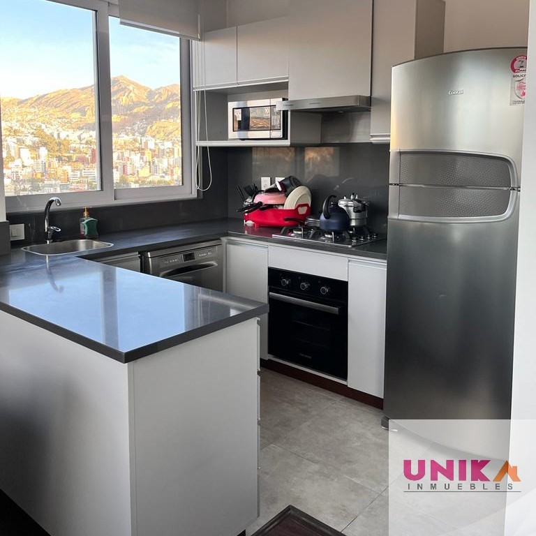 Departamento en Alquiler🏢 LUJOSO DEPARTAMENTO CON TODAS LAS COMODIDADES EQUIPADO Y AMOBLADO Y HERMOSAS VISTAS EN ALQUILER, CALACOTO. Foto 5