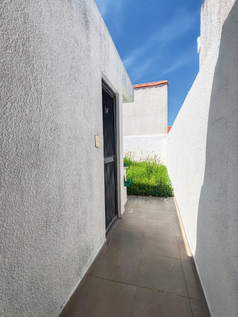 Casa en Carretera Norte en Santa Cruz de la Sierra 3 dormitorios 3 baños 2 parqueos Foto 3