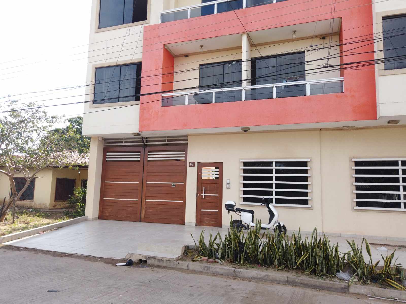 Departamento en Entre 4to y 5to anillo Este en Santa Cruz de la Sierra 3 dormitorios 2 baños 1 parqueos Foto 2