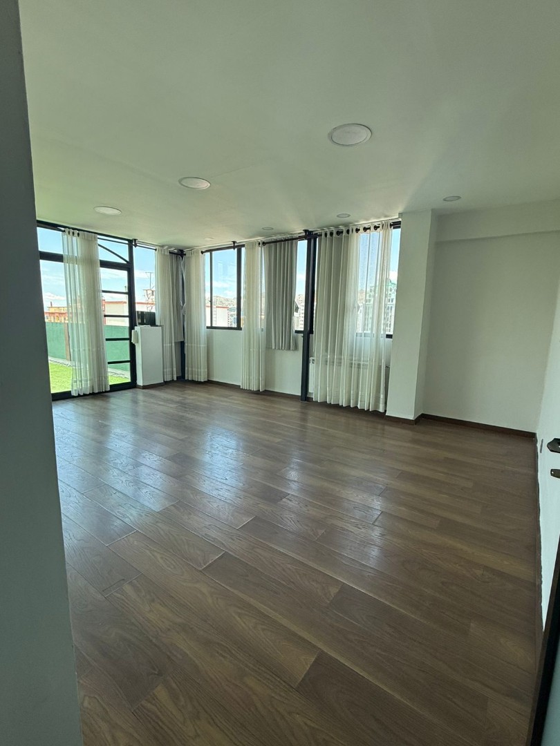 Departamento en VentaCalle Fernando Guachalla, entre 20 de octubre y 6 de agosto 3 dormitorios 2 baños 1 parqueos Foto 8