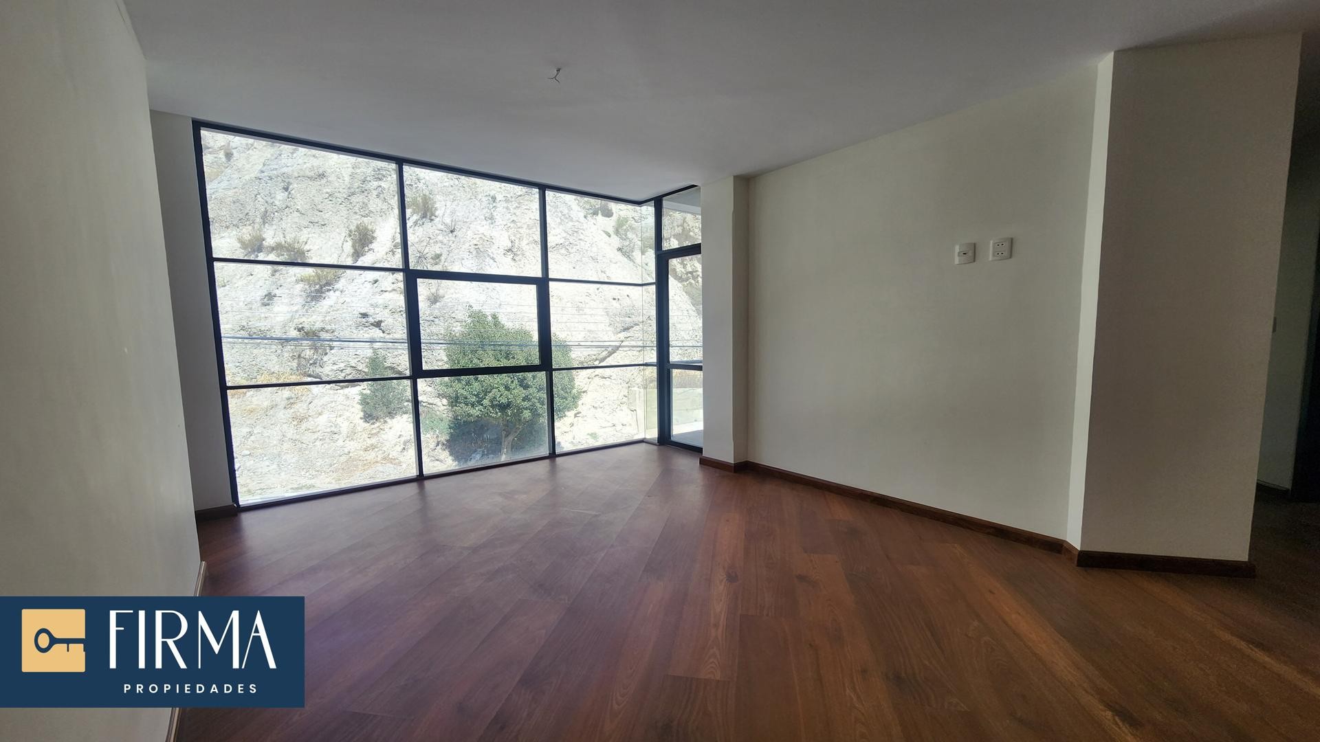 Departamento en VentaDEPARTAMENTO EN VENTA CON BALCON EN URBANIZACION PRIVADA FRANCIA, ACHUMANI Foto 13