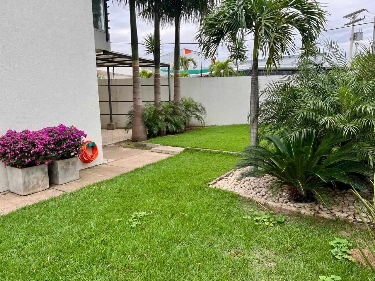 Casa En Venta de Ocasión Hermosa Casa en Condominio Las Palmas II Foto 3