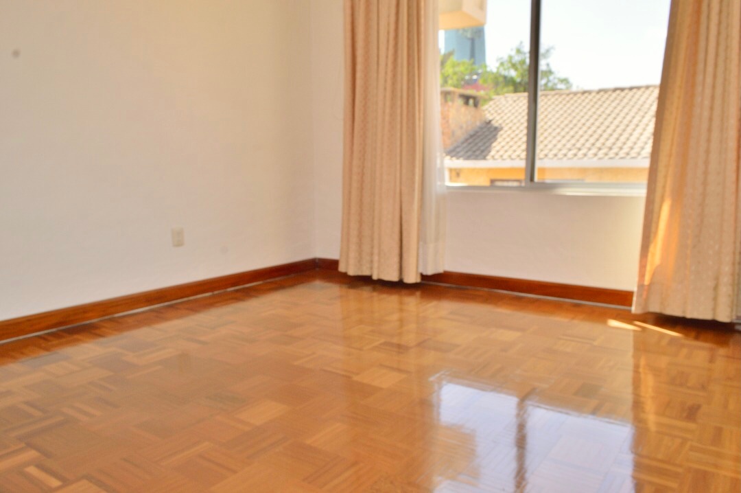 Casa CASA DE 5 DORMITORIOS EN ALQUILER, CALACOTO. PARA VIVIENDA Y OFICINA Foto 14