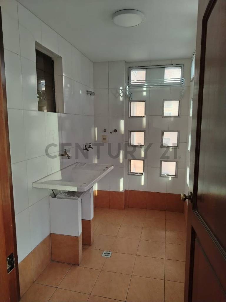 Departamento en Calacoto en La Paz 2 dormitorios 2 baños 1 parqueos Foto 8
