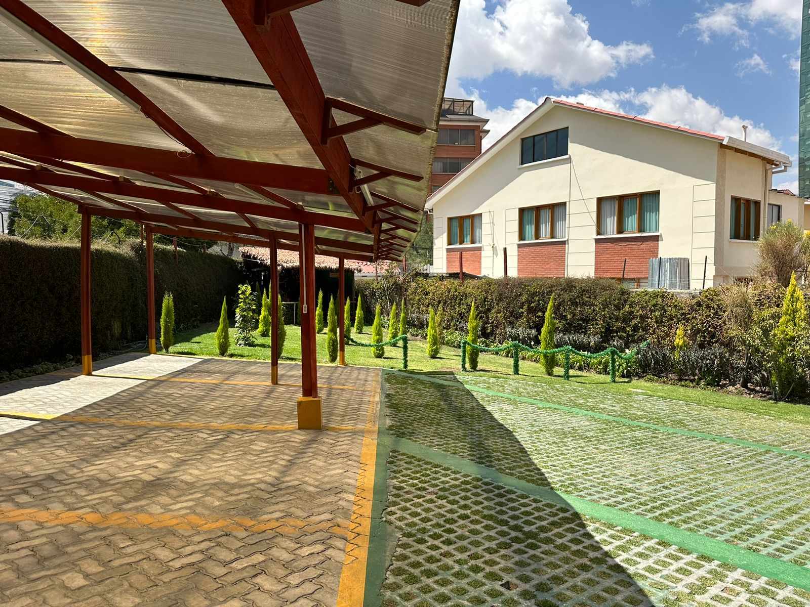 Casa en Irpavi en La Paz 6 dormitorios 5 baños 6 parqueos Foto 4