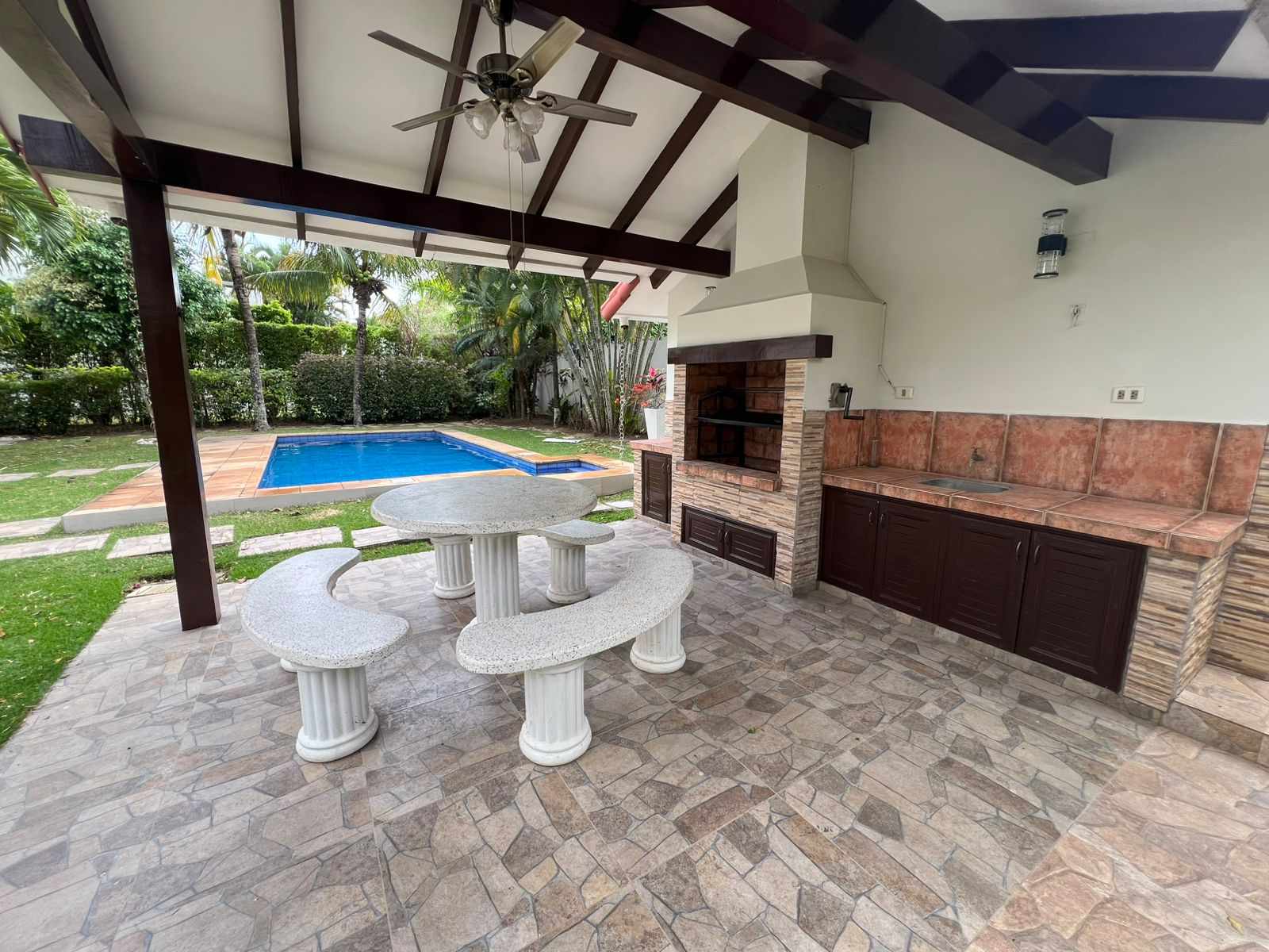 Casa en AlquilerCONDOMINIO JARDINES DL URUBO I Foto 7