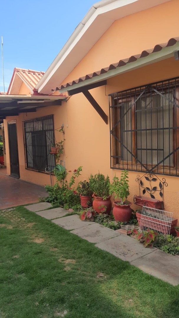 Casa en VentaMiguel Zamora 3060 Barrio Conavi, Av. Paragua entre tercer y cuarto anillo. Foto 1