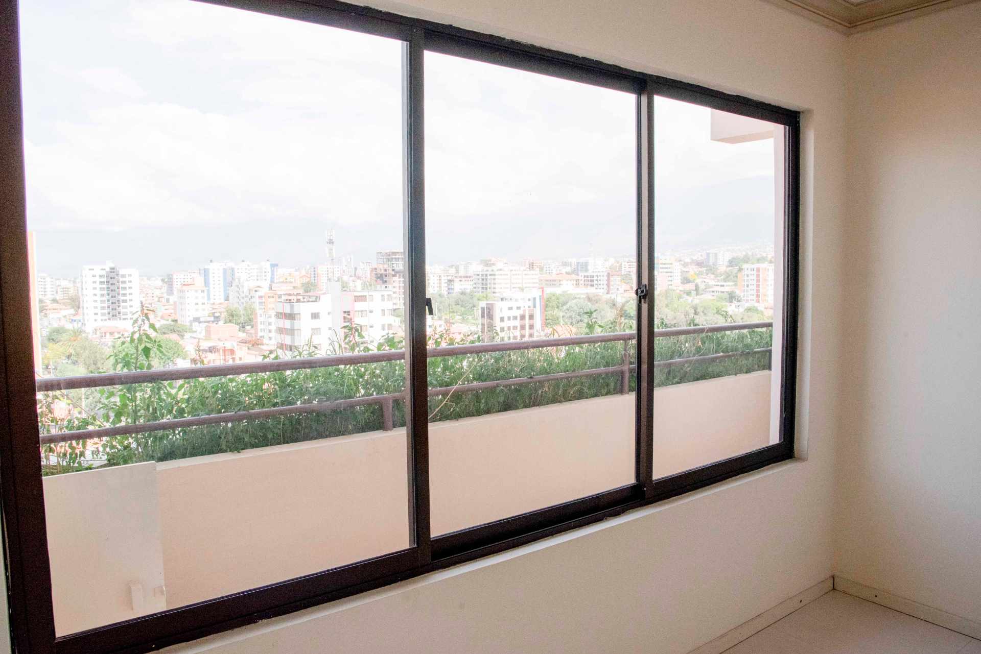 Departamento en Cala Cala en Cochabamba 4 dormitorios 5 baños 1 parqueos Foto 11