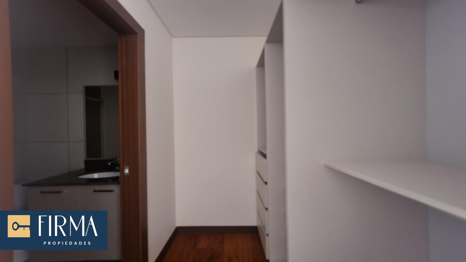 Departamento en VentaDEPARTAMENTO DE LUJO CON BALCONES EN OBRAJES 3 dormitorios 4 baños 1 parqueos Foto 12