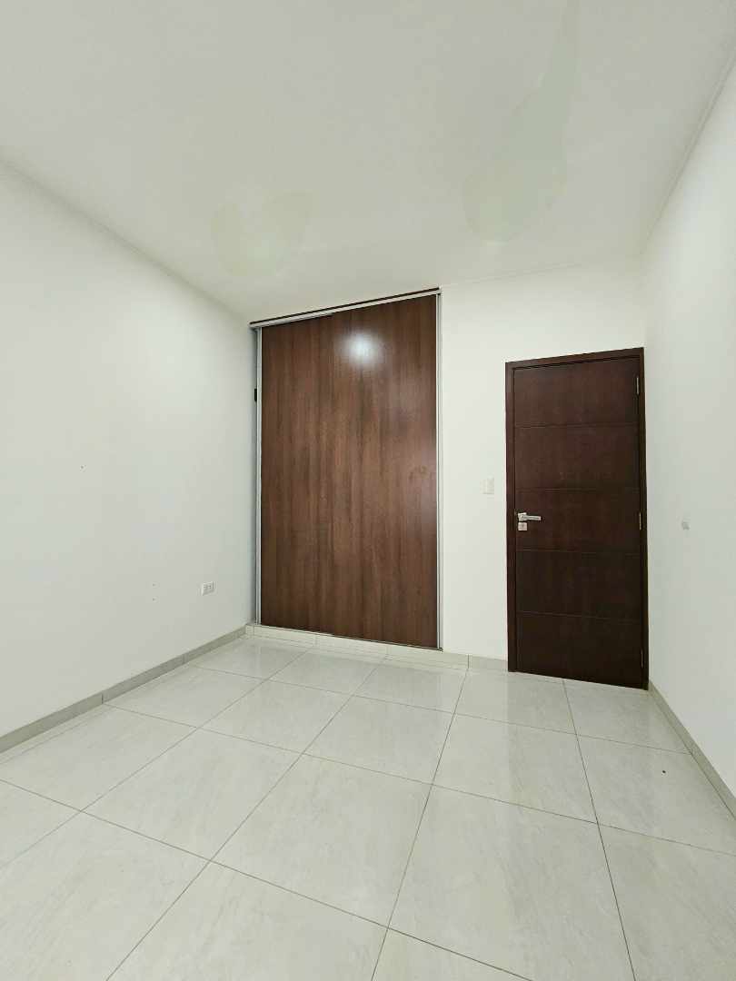 Casa en VentaAv. Pirai y Radial 17.5 8vo anillo  3 dormitorios 2 baños 2 parqueos Foto 17