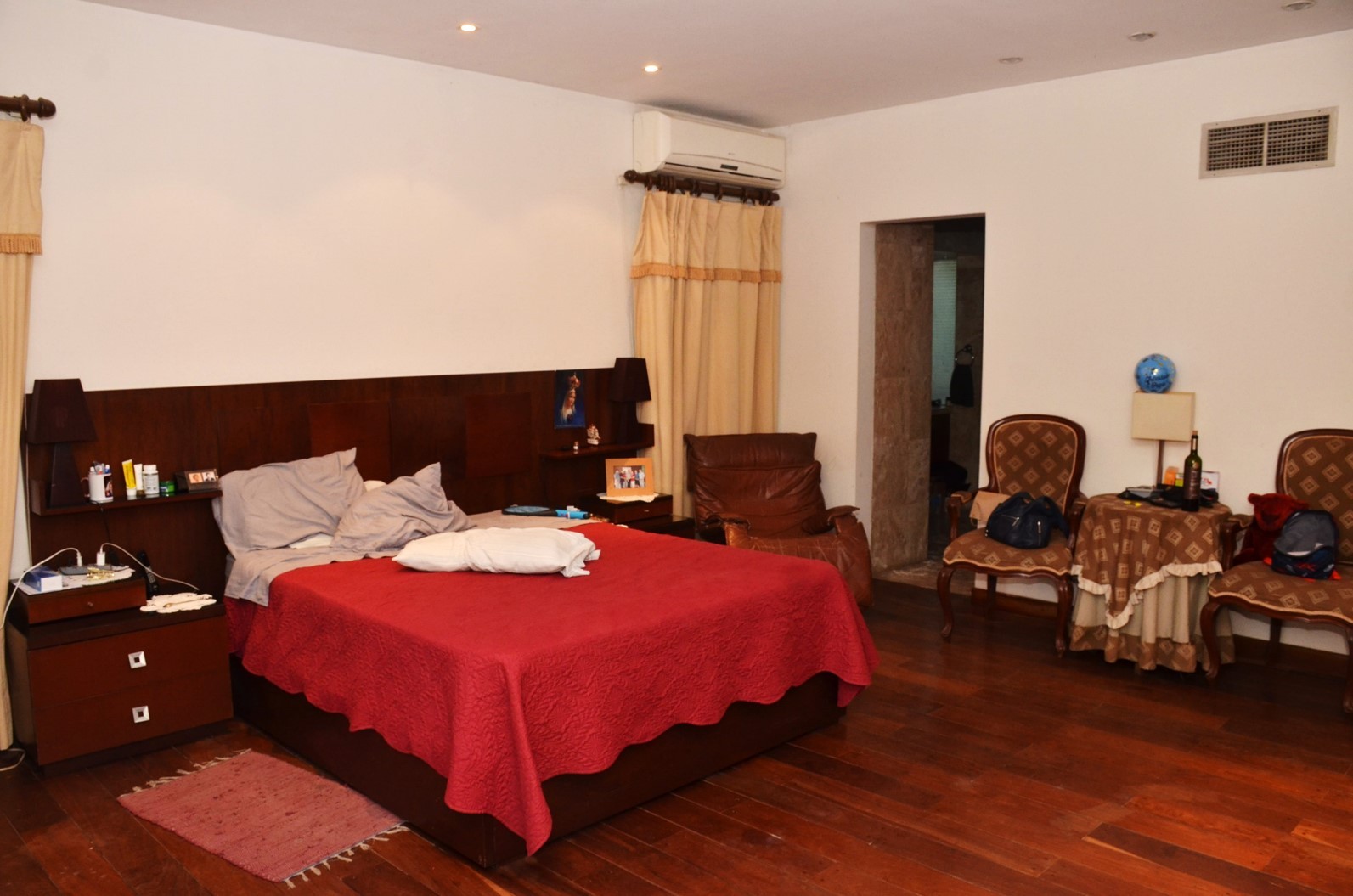 Casa en Entre 2do y 3er anillo Norte en Santa Cruz de la Sierra 5 dormitorios 4 baños 2 parqueos Foto 8