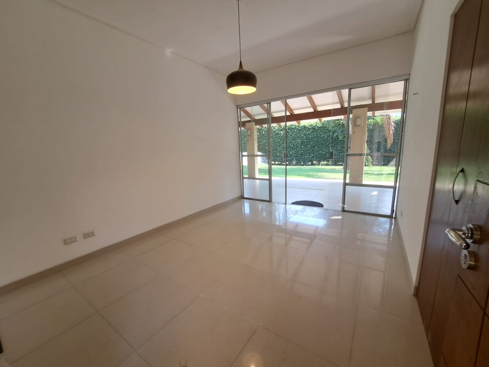 Casa en Urubó en Santa Cruz de la Sierra 5 dormitorios 5 baños 2 parqueos Foto 7
