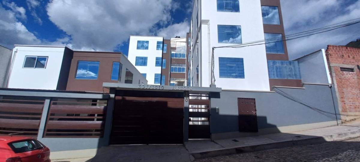 Departamento en El Pedregal en La Paz 3 dormitorios 3 baños 1 parqueos Foto 1