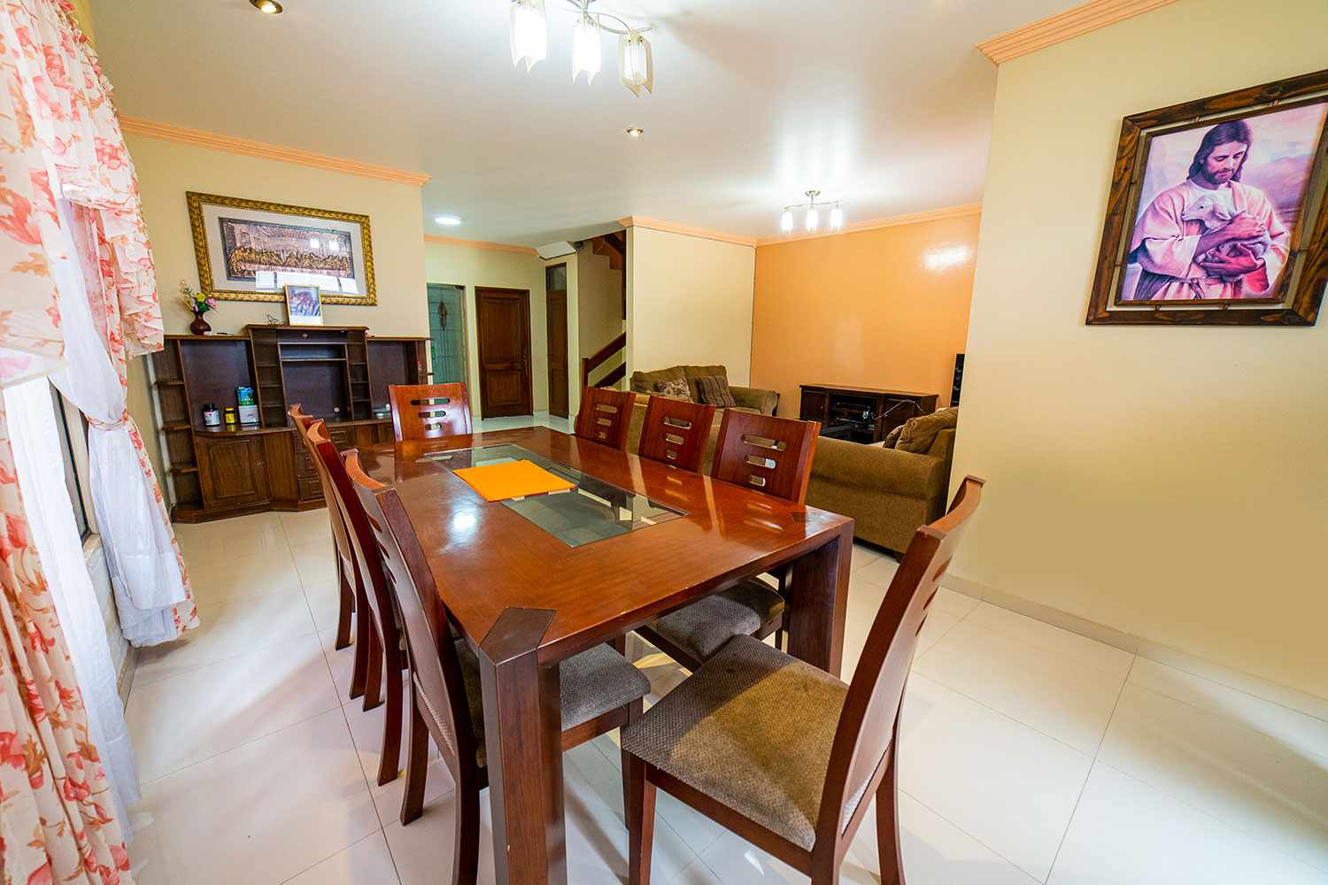 Casa en Entre 5to y 6to anillo Norte en Santa Cruz de la Sierra 4 dormitorios 3 baños 2 parqueos Foto 10