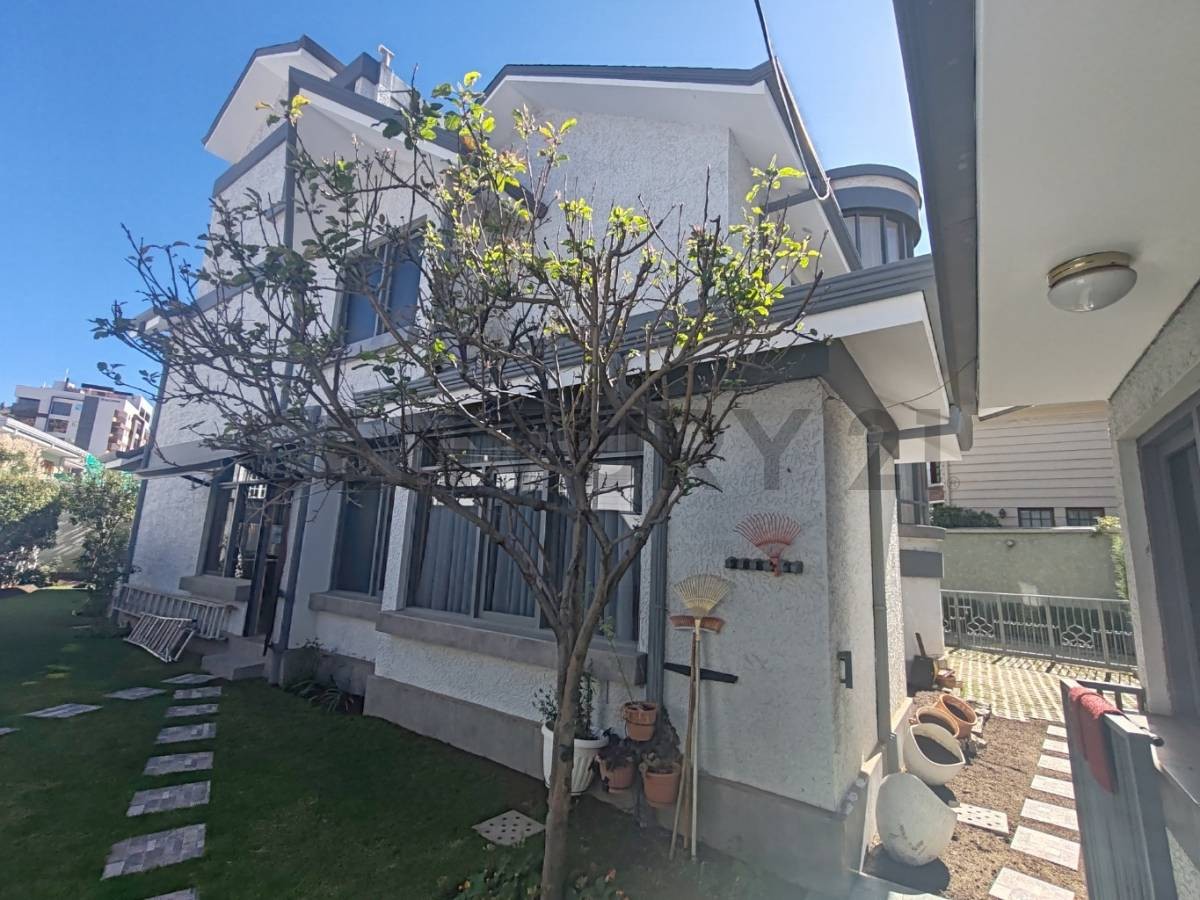 Casa en VentaACHUMANI CONDOMINIO LAS VILLAS 4 dormitorios 5 baños 1 parqueos Foto 2