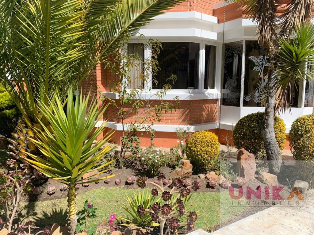 Casa en Irpavi en La Paz 4 dormitorios 7 baños 3 parqueos Foto 1