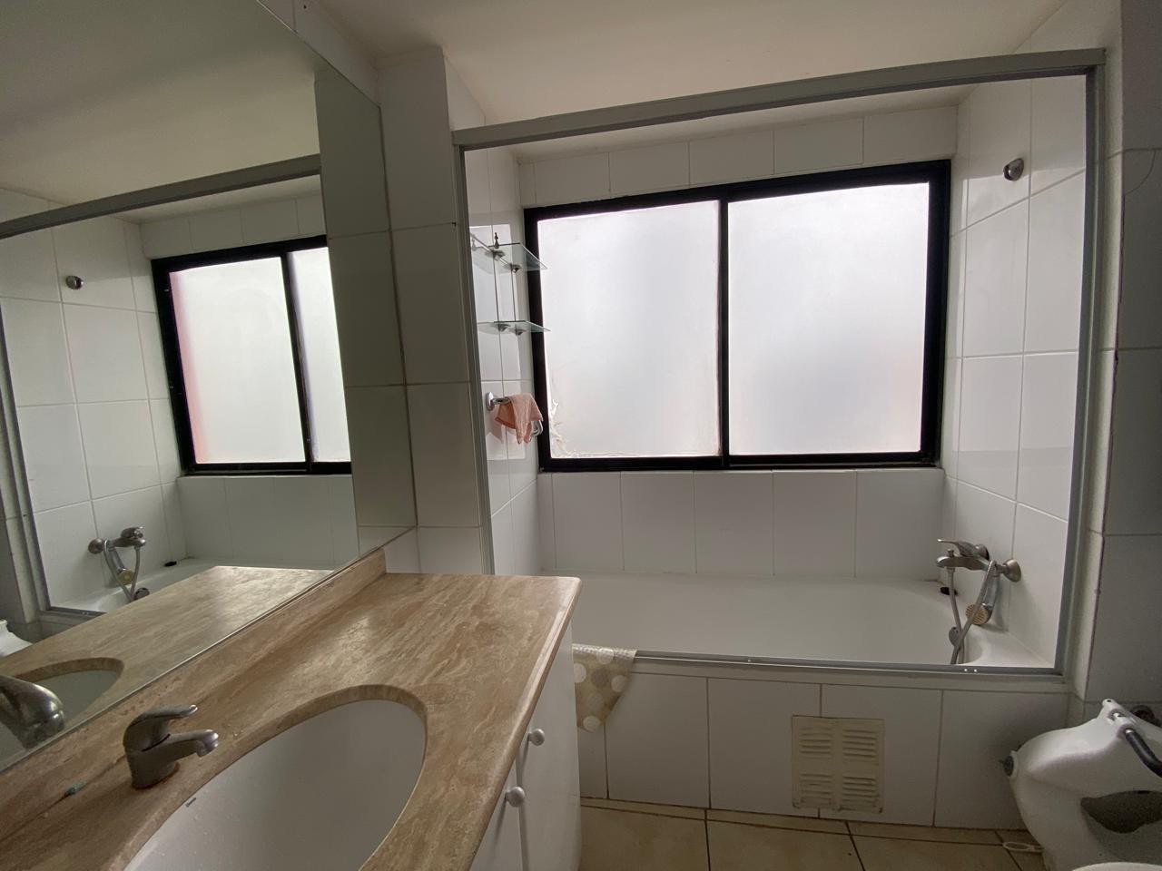 Departamento en Venta📍Av. La Salle, Edificio Mirador de Equipetrol. 3 dormitorios 3 baños 2 parqueos Foto 16