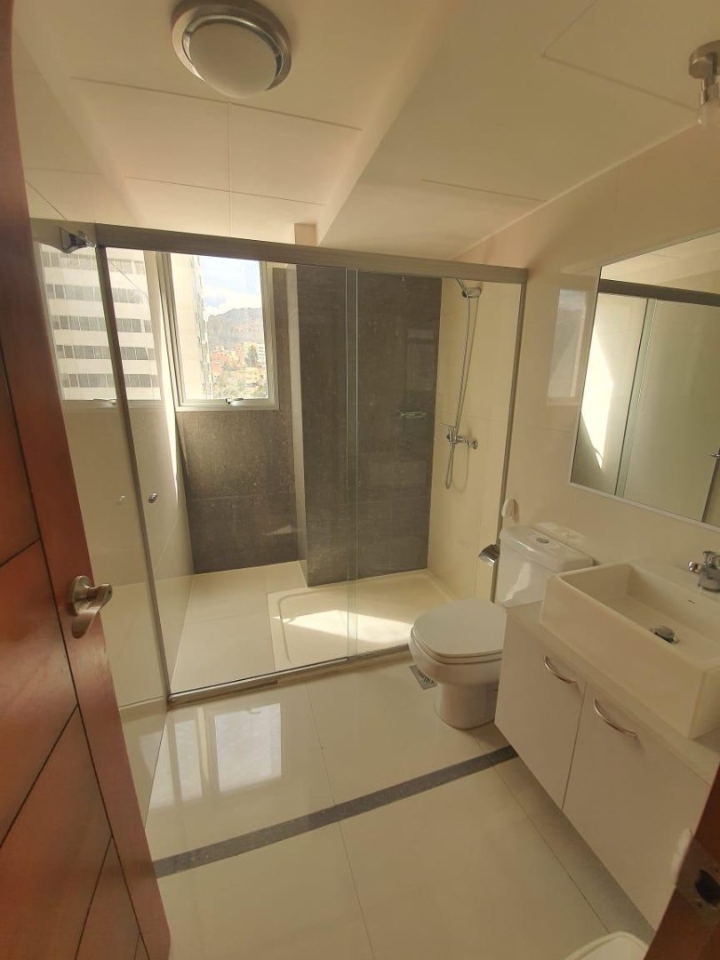 Departamento en San Jorge en La Paz 2 dormitorios 2 baños  Foto 4