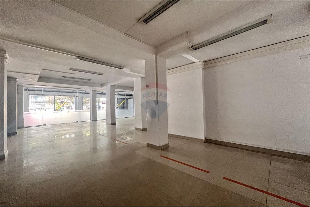 Local comercial en Noroeste en Cochabamba  2 baños  Foto 10