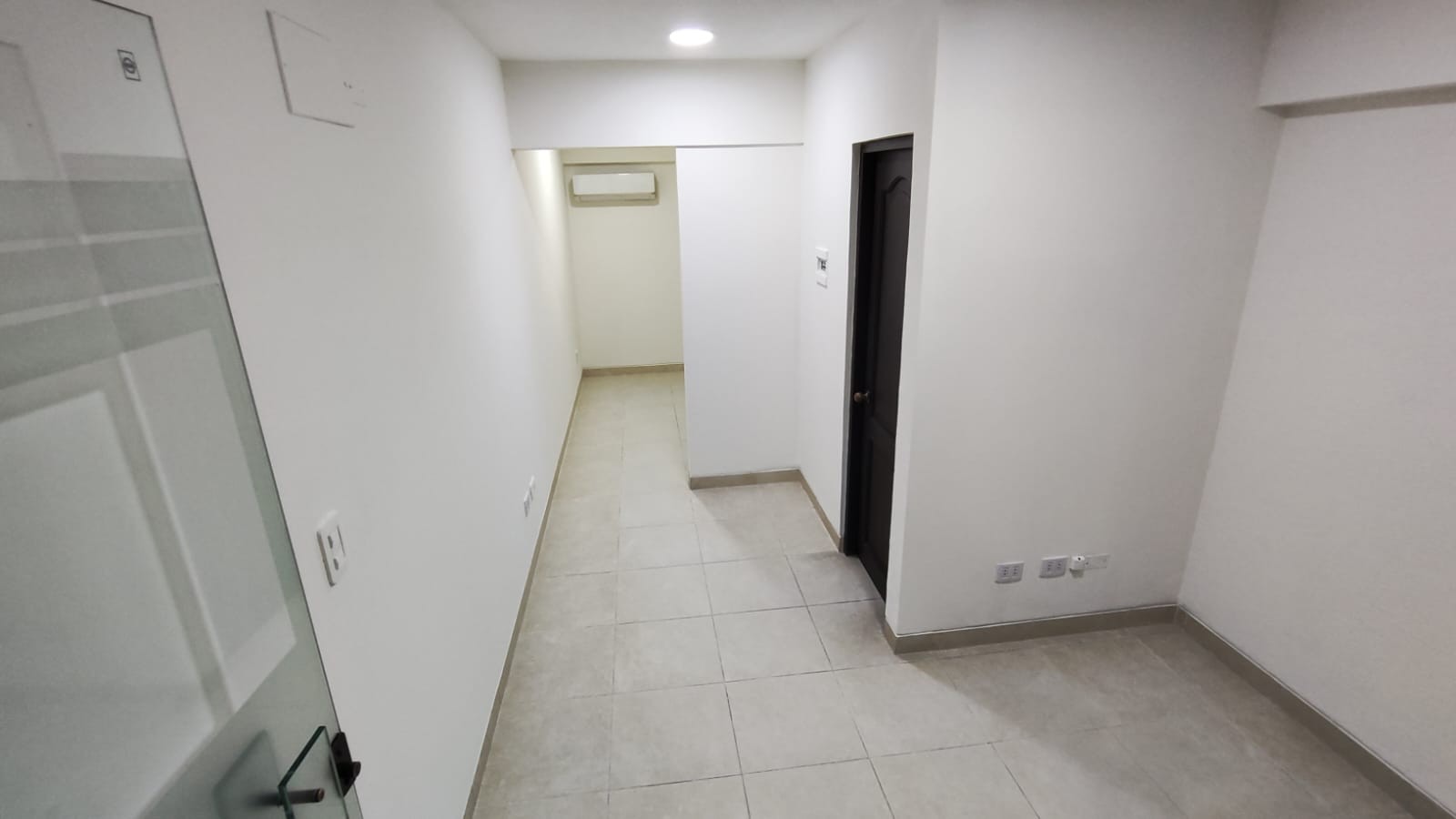 Oficina en Entre 1er y 2do anillo Norte en Santa Cruz de la Sierra 2 dormitorios 1 baños  Foto 6