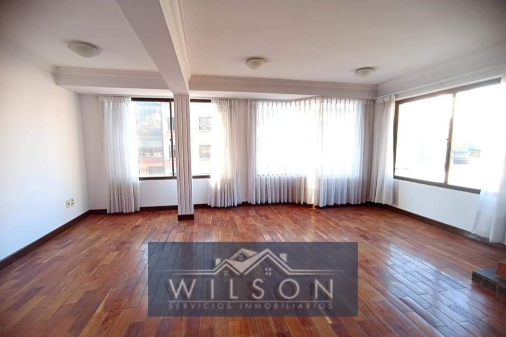 Departamento en Cota Cota en La Paz 3 dormitorios 4 baños 1 parqueos Foto 1