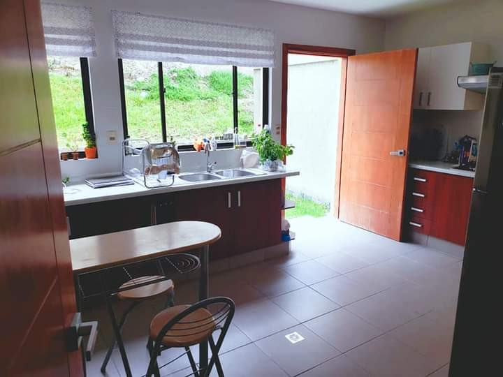 Casa Lomas de Achumani en condominio cerrado Foto 4