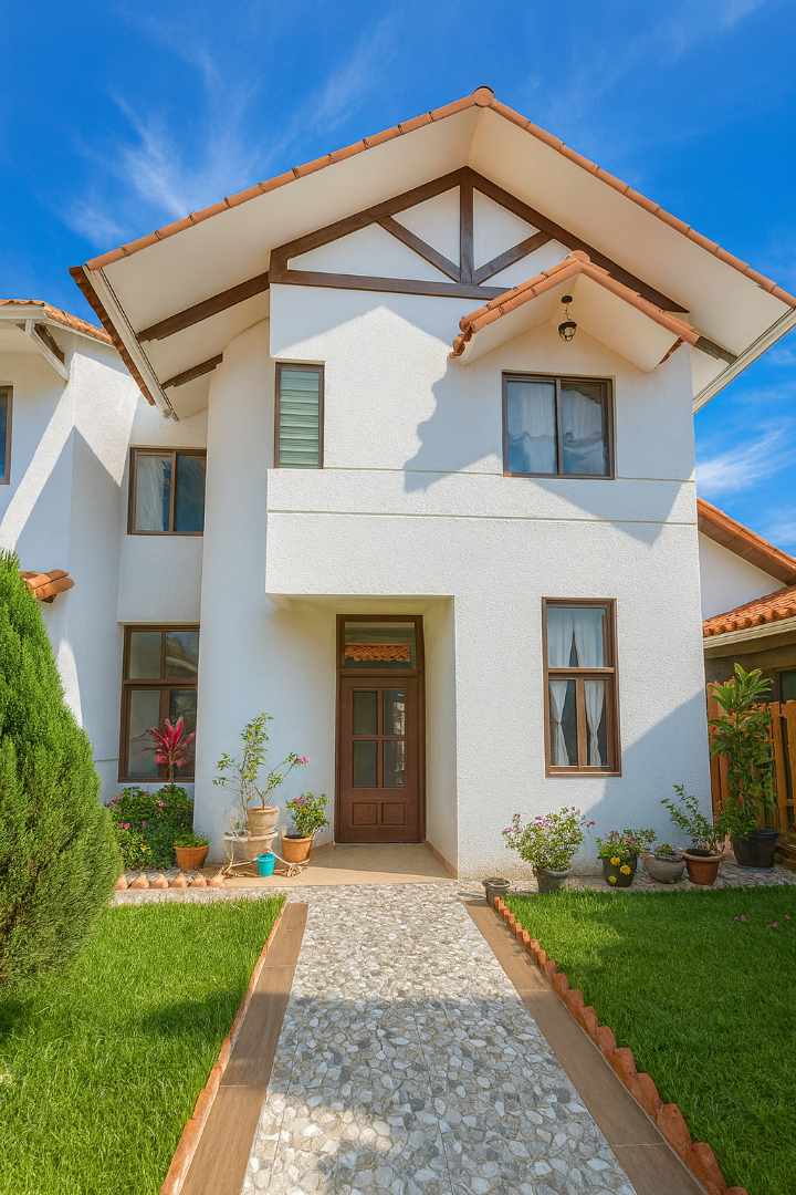 Casa en Venta⭐ CASA EN AVENIDA PRINCIPAL AV. RÍO GRANDE CON GRAN TERRENO, 5 SUITES Y GARAJE MÚLTIPLE Foto 1