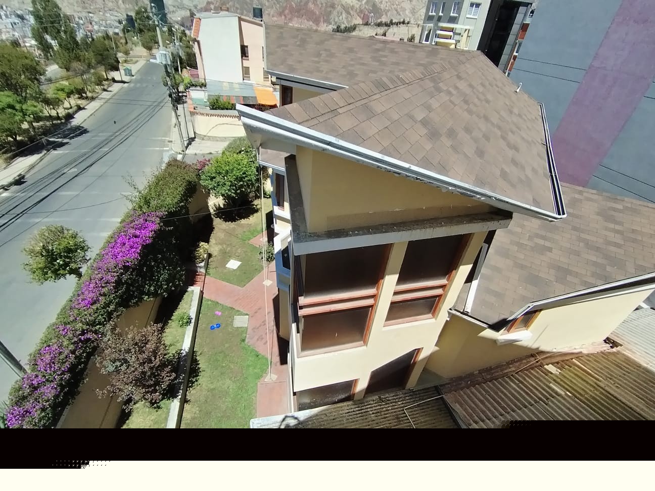 Casa en AlquilerAvenida Julio Mendez No 10 esquina calle 11 meseta de Achumani Foto 6