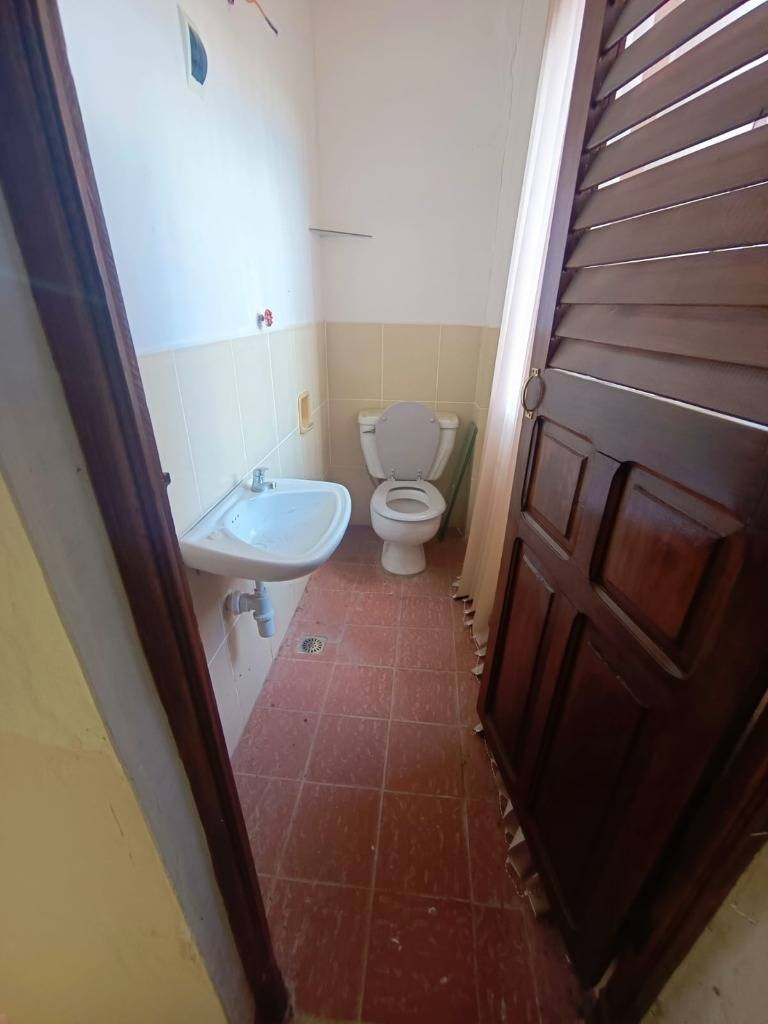 Casa en Calacoto en La Paz 4 dormitorios 5 baños 3 parqueos Foto 5