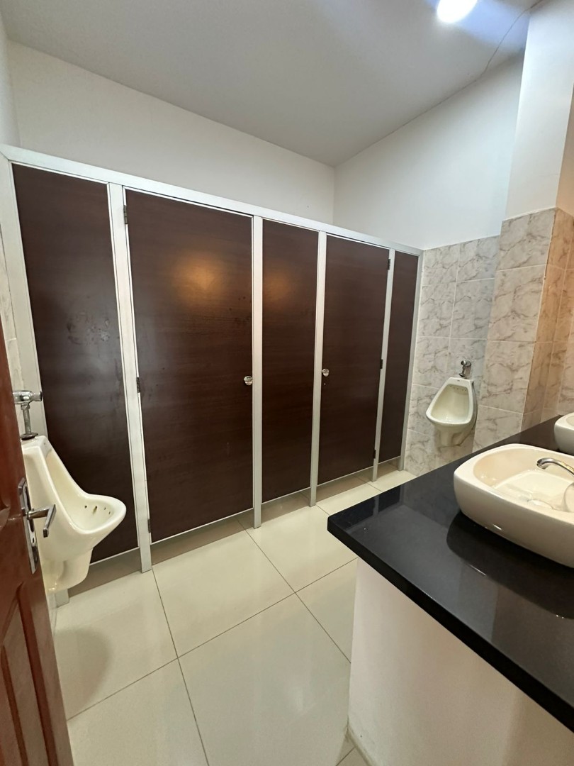 Galpón en AlquilerSALÓN MULTIFUNCIONAL EN ALQUILER
Zona Norte – Av. Banzer, 5to Anillo Foto 11